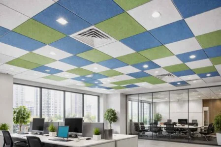 Immagine parco giochi con attrezzature ludiche e mattonelle antitrauma colore verde